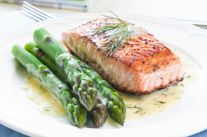 Grilled Salmon with Asparagus and Butter Sauce